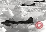 Standbild B-17 Flugzeuge europäische Theater, 1942, aus Sekunde 34 historischem Filmmaterial Videoclip 65675059939