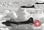 Standbild B-17 Flugzeuge europäische Theater, 1942, aus Sekunde 36 historischem Filmmaterial Videoclip 65675059939