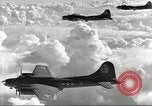 Standbild B-17 Flugzeuge europäische Theater, 1942, aus Sekunde 39 historischem Filmmaterial Videoclip 65675059939