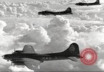 Standbild B-17 Flugzeuge europäische Theater, 1942, aus Sekunde 41 historischem Filmmaterial Videoclip 65675059939