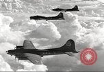Standbild B-17 Flugzeuge europäische Theater, 1942, aus Sekunde 49 historischem Filmmaterial Videoclip 65675059939