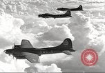 Standbild B-17 Flugzeuge europäische Theater, 1942, aus Sekunde 53 historischem Filmmaterial Videoclip 65675059939