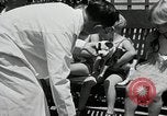 Standbild Elektrotherapie oder Strahlentherapie auf Hunde San Francisco California USA, 1930, aus Sekunde 16 historischem Filmmaterial Videoclip 65675059949