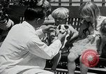 Standbild Elektrotherapie oder Strahlentherapie auf Hunde San Francisco California USA, 1930, aus Sekunde 17 historischem Filmmaterial Videoclip 65675059949