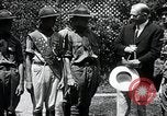 Standbild Präsident Hoover erhält Geschenk Washington DC USA, 1930, aus Sekunde 8 historischem Filmmaterial Videoclip 65675059951