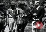 Standbild Präsident Hoover erhält Geschenk Washington DC USA, 1930, aus Sekunde 10 historischem Filmmaterial Videoclip 65675059951