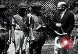 Standbild Präsident Hoover erhält Geschenk Washington DC USA, 1930, aus Sekunde 11 historischem Filmmaterial Videoclip 65675059951