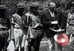 Standbild Präsident Hoover erhält Geschenk Washington DC USA, 1930, aus Sekunde 17 historischem Filmmaterial Videoclip 65675059951