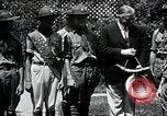 Standbild Präsident Hoover erhält Geschenk Washington DC USA, 1930, aus Sekunde 18 historischem Filmmaterial Videoclip 65675059951