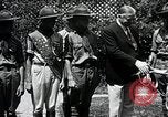 Standbild Präsident Hoover erhält Geschenk Washington DC USA, 1930, aus Sekunde 20 historischem Filmmaterial Videoclip 65675059951