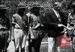 Standbild Präsident Hoover erhält Geschenk Washington DC USA, 1930, aus Sekunde 21 historischem Filmmaterial Videoclip 65675059951