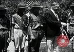 Standbild Präsident Hoover erhält Geschenk Washington DC USA, 1930, aus Sekunde 22 historischem Filmmaterial Videoclip 65675059951