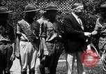Standbild Präsident Hoover erhält Geschenk Washington DC USA, 1930, aus Sekunde 23 historischem Filmmaterial Videoclip 65675059951