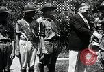 Standbild Präsident Hoover erhält Geschenk Washington DC USA, 1930, aus Sekunde 24 historischem Filmmaterial Videoclip 65675059951