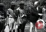 Standbild Präsident Hoover erhält Geschenk Washington DC USA, 1930, aus Sekunde 25 historischem Filmmaterial Videoclip 65675059951