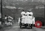 Standbild weibliche Feuerwehrleute Chalfont Pennsylvania USA, 1930, aus Sekunde 10 historischem Filmmaterial Videoclip 65675059952