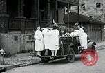 Standbild weibliche Feuerwehrleute Chalfont Pennsylvania USA, 1930, aus Sekunde 36 historischem Filmmaterial Videoclip 65675059952
