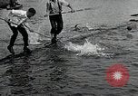 Immagine di Logrolling Longview Washington USA, 1930, secondo 49 filmato di repertorio 65675059954