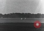 Standbild Captain Falken in Travel Air Geheimnis s Flugzeuge Long Island New York USA, 1931, aus Sekunde 26 historischem Filmmaterial Videoclip 65675059960