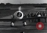 Standbild Captain Falken in Travel Air Geheimnis s Flugzeuge Long Island New York USA, 1931, aus Sekunde 29 historischem Filmmaterial Videoclip 65675059960