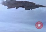 Standbild F-4B Flugzeuge South China Sea, 1967, aus Sekunde 55 historischem Filmmaterial Videoclip 65675059972