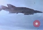 Standbild F-4B Flugzeuge South China Sea, 1967, aus Sekunde 56 historischem Filmmaterial Videoclip 65675059972