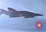 Standbild F-4B Flugzeuge South China Sea, 1967, aus Sekunde 57 historischem Filmmaterial Videoclip 65675059972