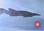 Standbild F-4B Flugzeuge South China Sea, 1967, aus Sekunde 58 historischem Filmmaterial Videoclip 65675059972