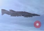 Standbild F-4B Flugzeuge South China Sea, 1967, aus Sekunde 60 historischem Filmmaterial Videoclip 65675059972