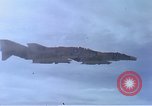 Standbild F-4B Flugzeuge South China Sea, 1967, aus Sekunde 61 historischem Filmmaterial Videoclip 65675059972