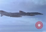 Standbild F-4B Flugzeuge South China Sea, 1967, aus Sekunde 62 historischem Filmmaterial Videoclip 65675059972