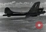 Standbild B-17E Flying Fortress Utah Dugway Proving Ground USA, 1945, aus Sekunde 39 historischem Filmmaterial Videoclip 65675059996