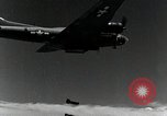 Standbild B-17E Flying Fortress Utah Dugway Proving Ground USA, 1945, aus Sekunde 52 historischem Filmmaterial Videoclip 65675059996