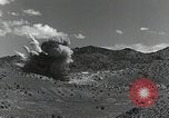 Standbild Bomben und Raketen Explosionen Utah Dugway Proving Ground USA, 1945, aus Sekunde 9 historischem Filmmaterial Videoclip 65675059997