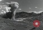 Standbild Bomben und Raketen Explosionen Utah Dugway Proving Ground USA, 1945, aus Sekunde 16 historischem Filmmaterial Videoclip 65675059997