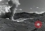Standbild Bomben und Raketen Explosionen Utah Dugway Proving Ground USA, 1945, aus Sekunde 20 historischem Filmmaterial Videoclip 65675059997