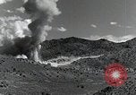 Standbild Bomben und Raketen Explosionen Utah Dugway Proving Ground USA, 1945, aus Sekunde 21 historischem Filmmaterial Videoclip 65675059997