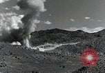 Standbild Bomben und Raketen Explosionen Utah Dugway Proving Ground USA, 1945, aus Sekunde 22 historischem Filmmaterial Videoclip 65675059997