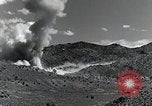 Standbild Bomben und Raketen Explosionen Utah Dugway Proving Ground USA, 1945, aus Sekunde 23 historischem Filmmaterial Videoclip 65675059997