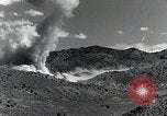 Standbild Bomben und Raketen Explosionen Utah Dugway Proving Ground USA, 1945, aus Sekunde 27 historischem Filmmaterial Videoclip 65675059997