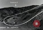 Standbild Bomben und Raketen Explosionen Utah Dugway Proving Ground USA, 1945, aus Sekunde 39 historischem Filmmaterial Videoclip 65675059997