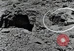 Standbild Bomben und Raketen Explosionen Utah Dugway Proving Ground USA, 1945, aus Sekunde 41 historischem Filmmaterial Videoclip 65675059997