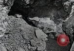 Standbild Bomben und Raketen Explosionen Utah Dugway Proving Ground USA, 1945, aus Sekunde 47 historischem Filmmaterial Videoclip 65675059997