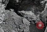 Standbild Bomben und Raketen Explosionen Utah Dugway Proving Ground USA, 1945, aus Sekunde 48 historischem Filmmaterial Videoclip 65675059997