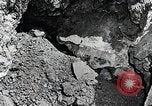 Standbild Bomben und Raketen Explosionen Utah Dugway Proving Ground USA, 1945, aus Sekunde 52 historischem Filmmaterial Videoclip 65675059997