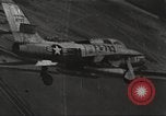 Standbild F-84F Thunderstreak Flugzeuge United States USA, 1954, aus Sekunde 59 historischem Filmmaterial Videoclip 65675060020