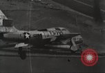 Standbild F-84F Thunderstreak Flugzeuge United States USA, 1954, aus Sekunde 60 historischem Filmmaterial Videoclip 65675060020