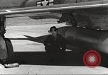 Standbild F-84F Thunderstreak Flugzeuge United States USA, 1954, aus Sekunde 26 historischem Filmmaterial Videoclip 65675060022