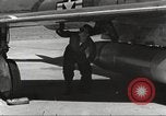 Standbild F-84F Thunderstreak Flugzeuge United States USA, 1954, aus Sekunde 32 historischem Filmmaterial Videoclip 65675060022