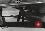 Standbild F-84F Thunderstreak Flugzeuge United States USA, 1954, aus Sekunde 38 historischem Filmmaterial Videoclip 65675060022